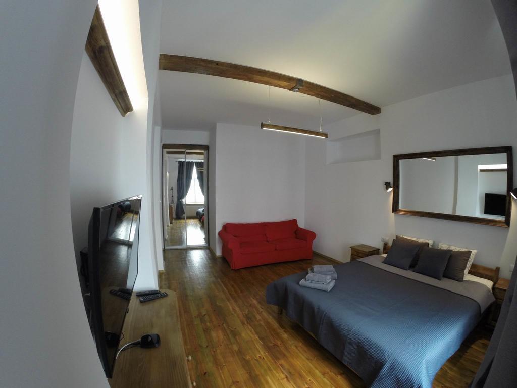 Apartment Honey *