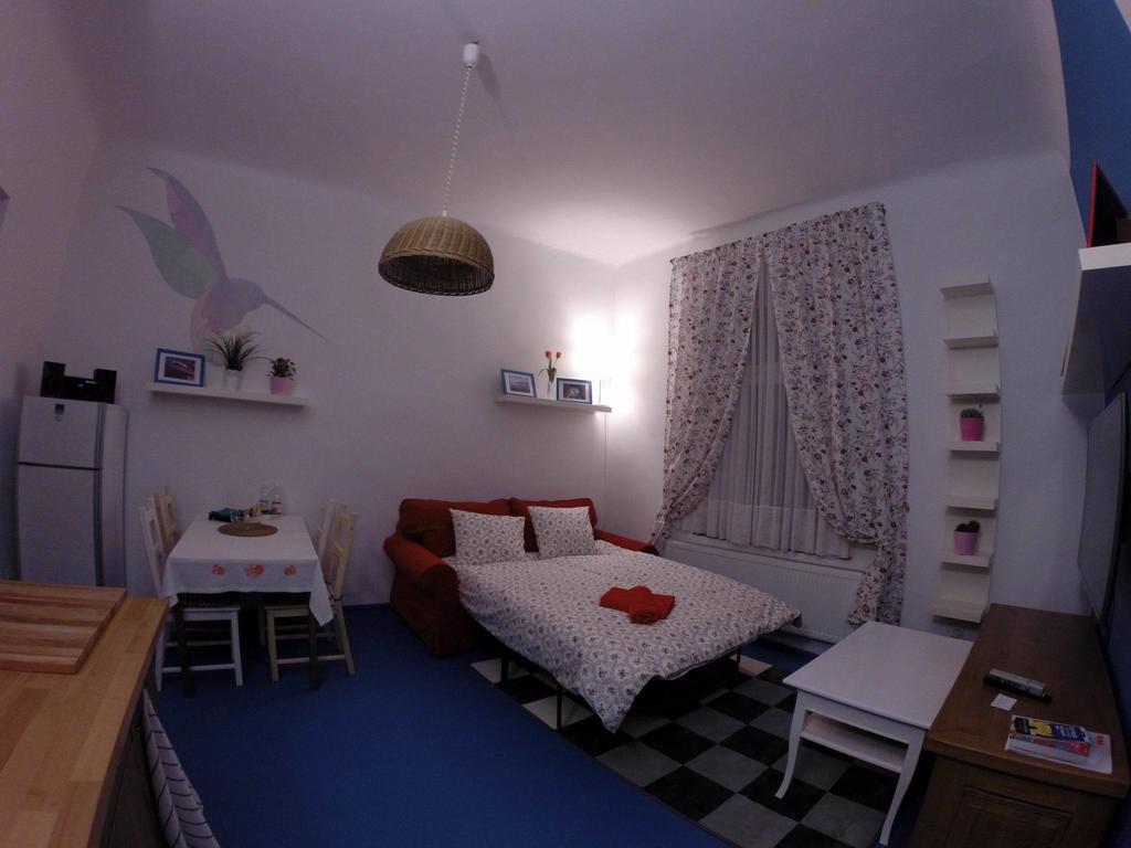Honey Apartment
