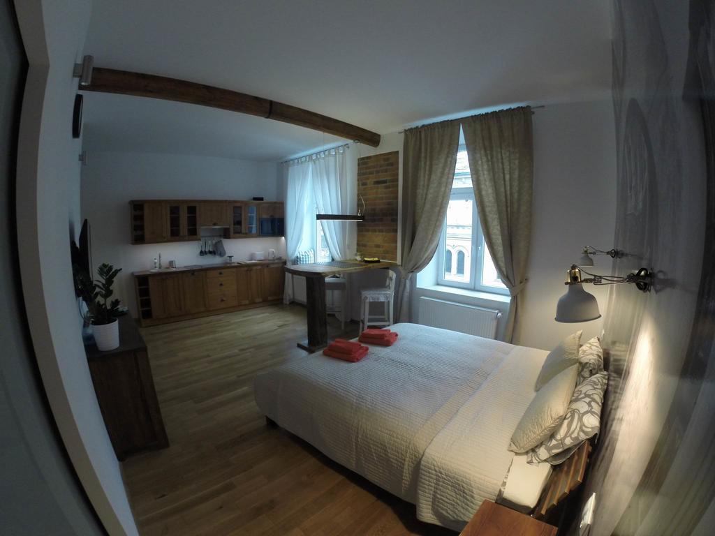 Apartment Honey *